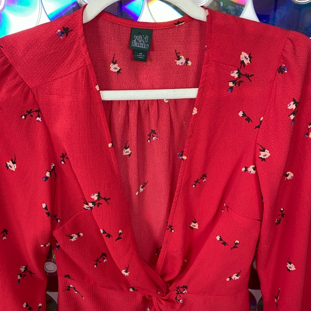 RED LOWCUT CROPPED FLOWY SUMMER BLOUSE